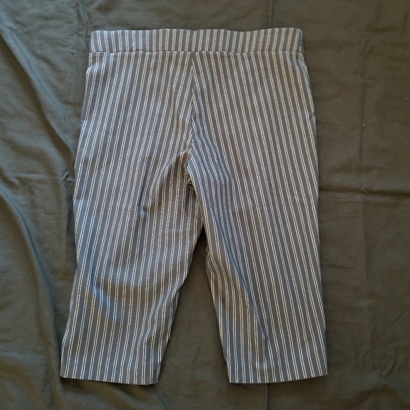 SABRINAS XL STRIPPED CAPRIS - Picture 4 of 4